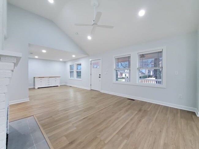 Building Photo - Minutes from Downtown Greenville in a Beautifully Remodeled Custom Home!