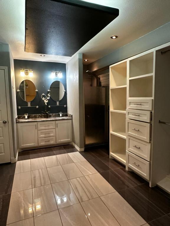 Building Photo - 1024 Matamoros St