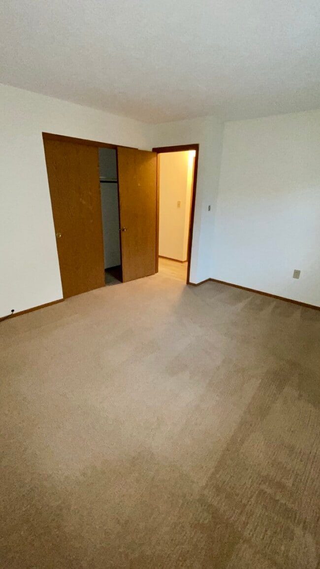 Building Photo - 525 Rosehill Dr