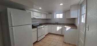 Building Photo - 705 S 8th St