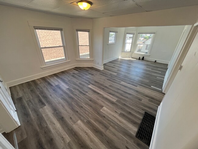 Primary Photo - 2408 W High St