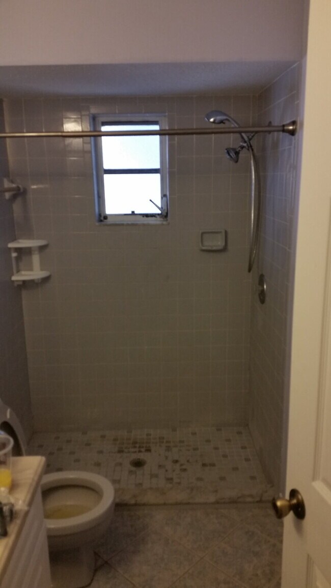 Building Photo - 3 Bed / 2 Bath Home in Venice - Rent with ...