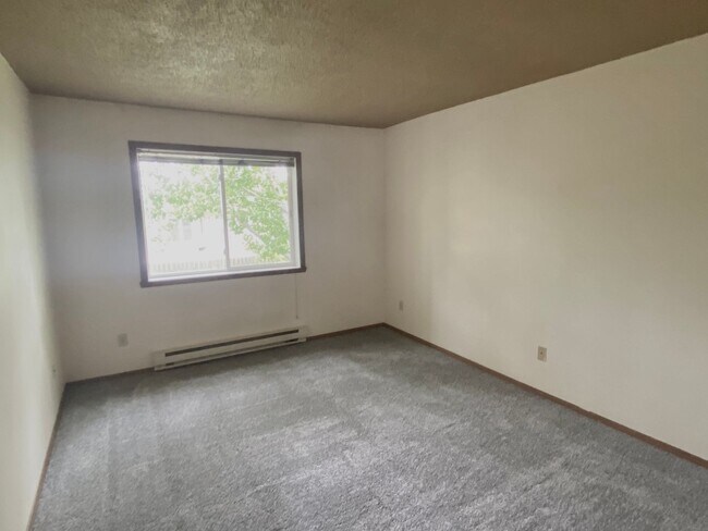 Building Photo - 3 bedroom, 2 bath Townhome located in Sout...