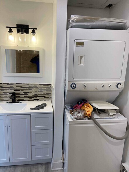 Building Photo - 916 Ridge Ave