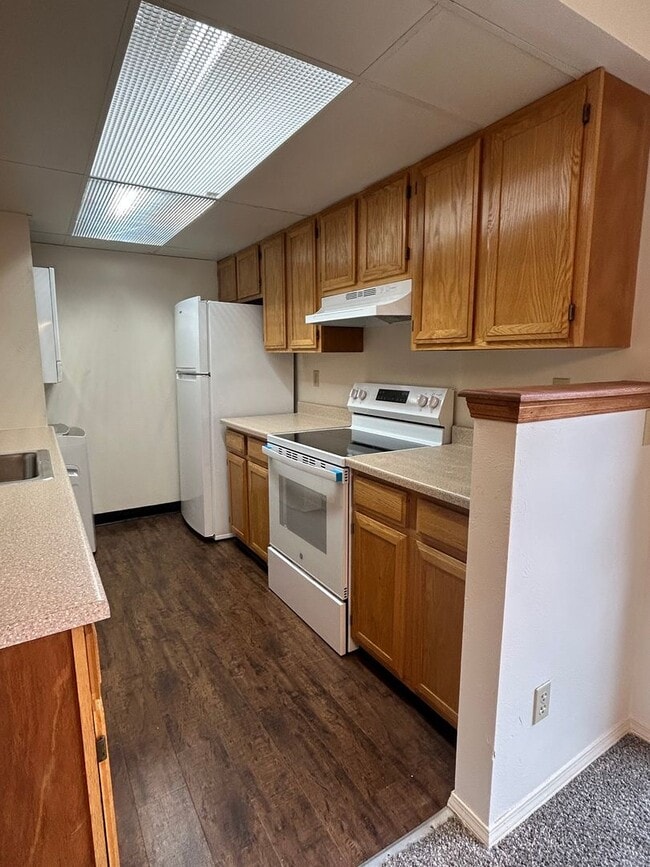 Building Photo - $1600/Month 1 Bed/ 1 Bath Townhome in Vill...