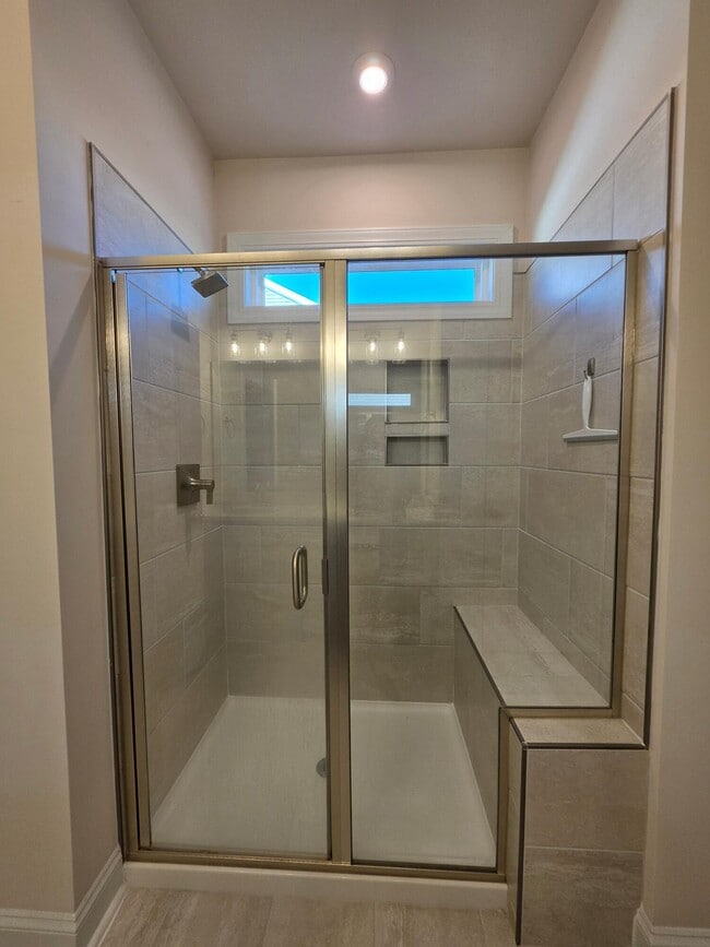 Building Photo - 3360 Rustic Dr