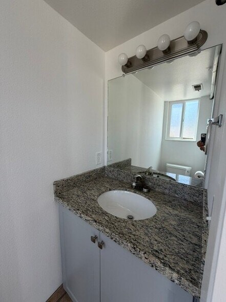 Building Photo - 7851 S Chadbourne Dr