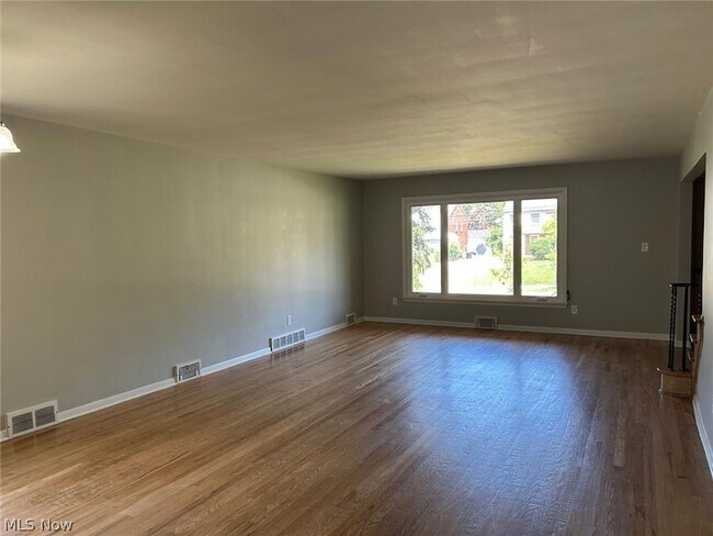 Building Photo - 17914 Chagrin Blvd