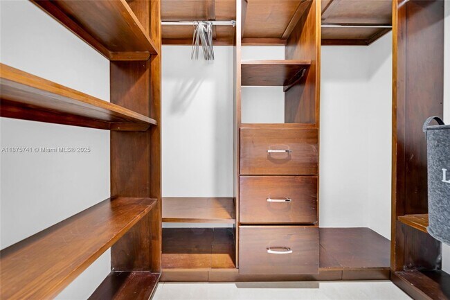 Building Photo - 31 SE 12th St