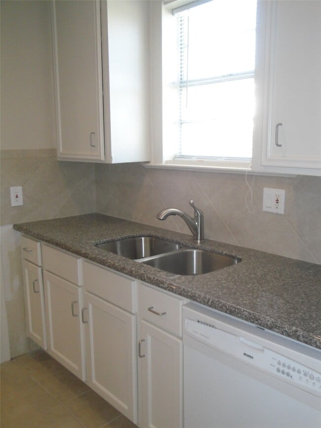 Building Photo - 2121 Market St