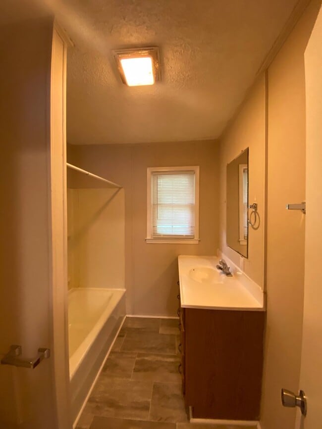 Building Photo - 106 Cantrell Dr