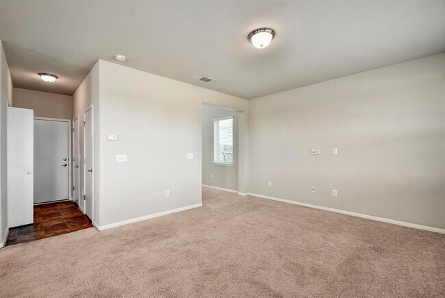 Building Photo - 741 Twisted Oaks Ln