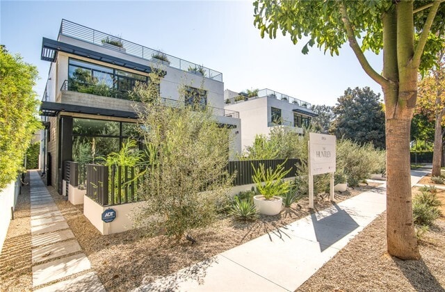 Building Photo - 812 Huntley Dr