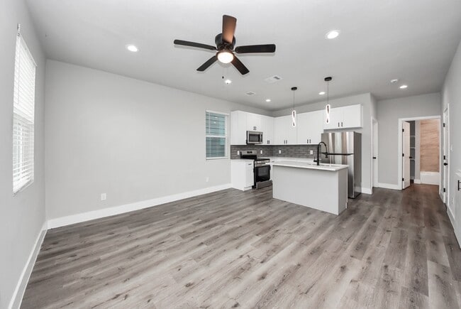 Building Photo - 19104 Sears Dr