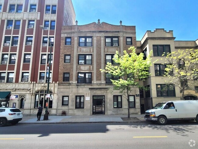 Building Photo - 511 W Belmont Ave