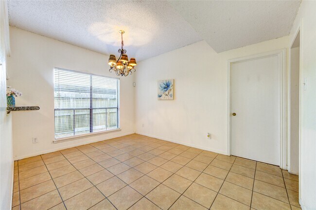 Building Photo - 3741 Thistlemont Dr