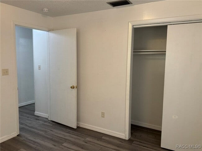 Building Photo - 6348 S Suncoast Blvd