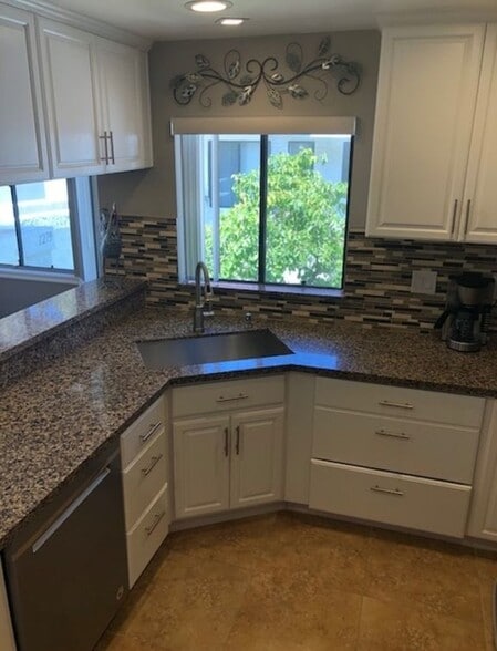 kitchen - 1279 Calle Bonita