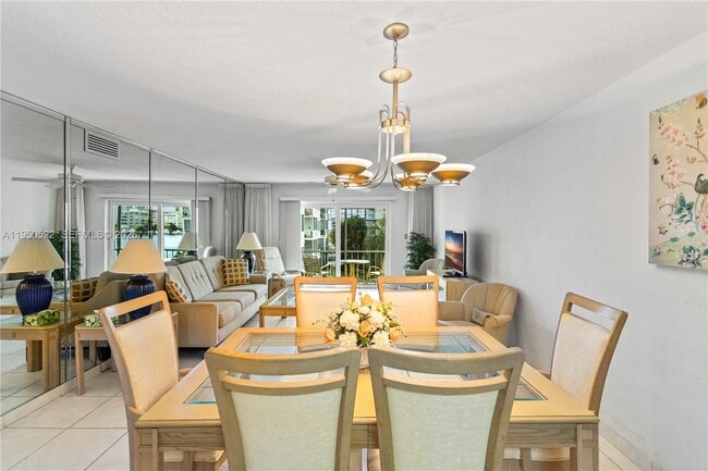 Building Photo - 2200 Diana Dr