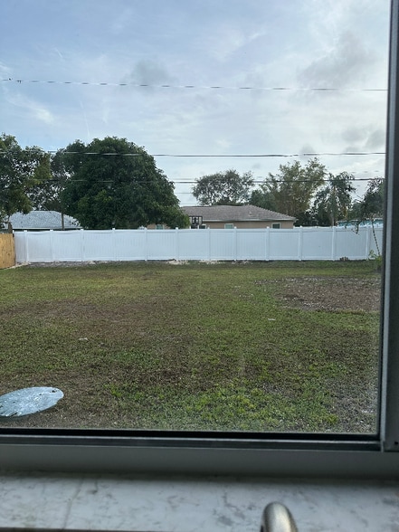 Building Photo - 1552 Baker St NE