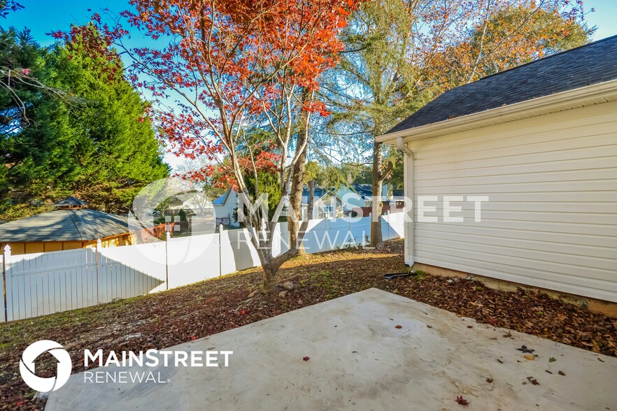 Building Photo - 851 Sweetwater Way