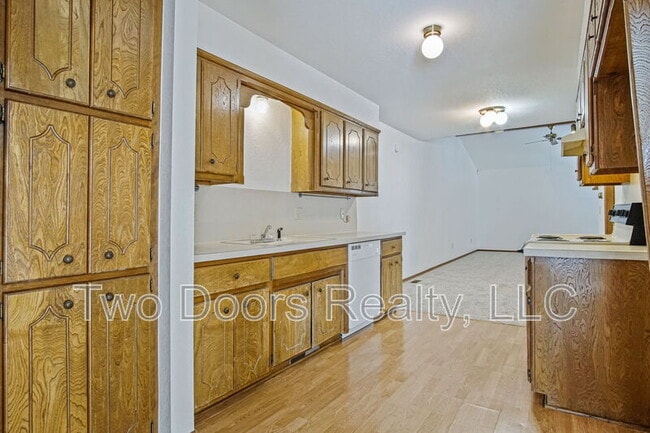 Building Photo - 8910 Oak Valley Dr