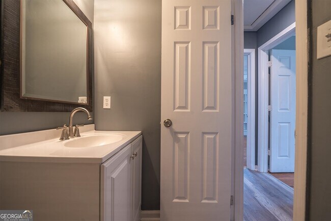 Building Photo - 8449 Fairview Dr