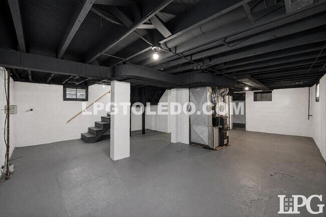 Building Photo - 4140 Caroline Ave