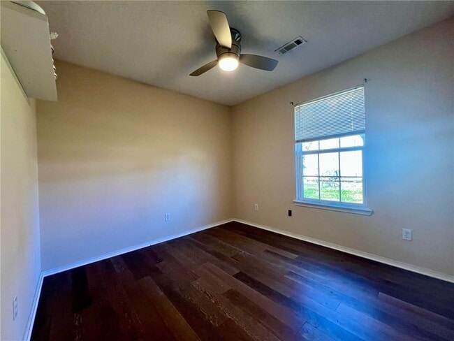 Building Photo - 502 Akron St NE