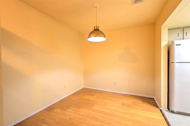 Building Photo - 9009 Richmond Ave.