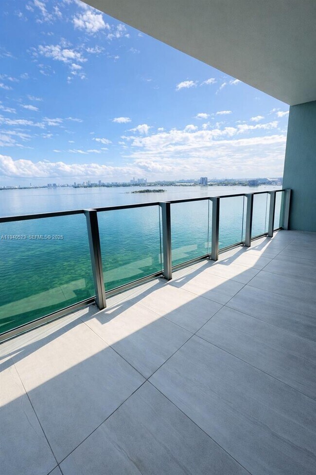 Building Photo - 2900 NE 7th Ave