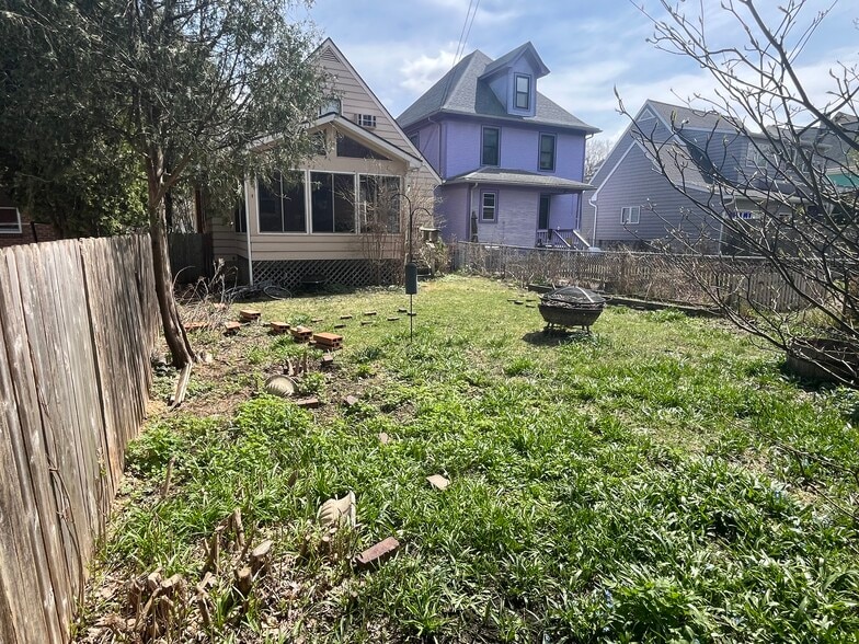 Building Photo - 1336 Spaight St
