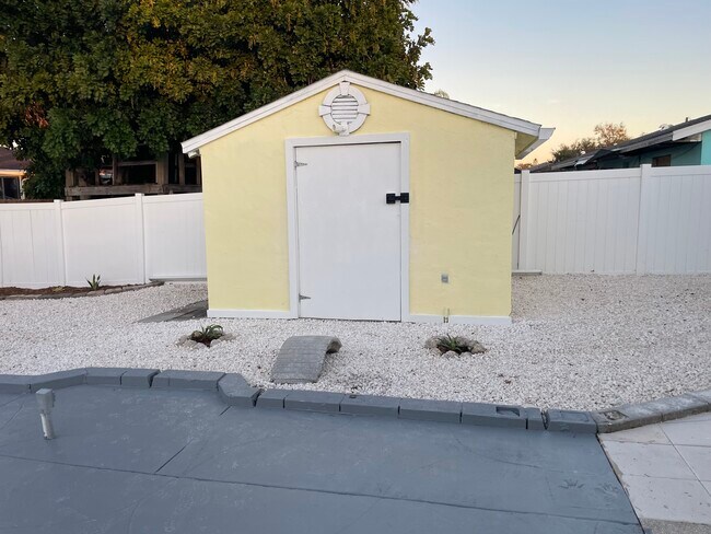 Building Photo - 8504 43rd Ave Dr W