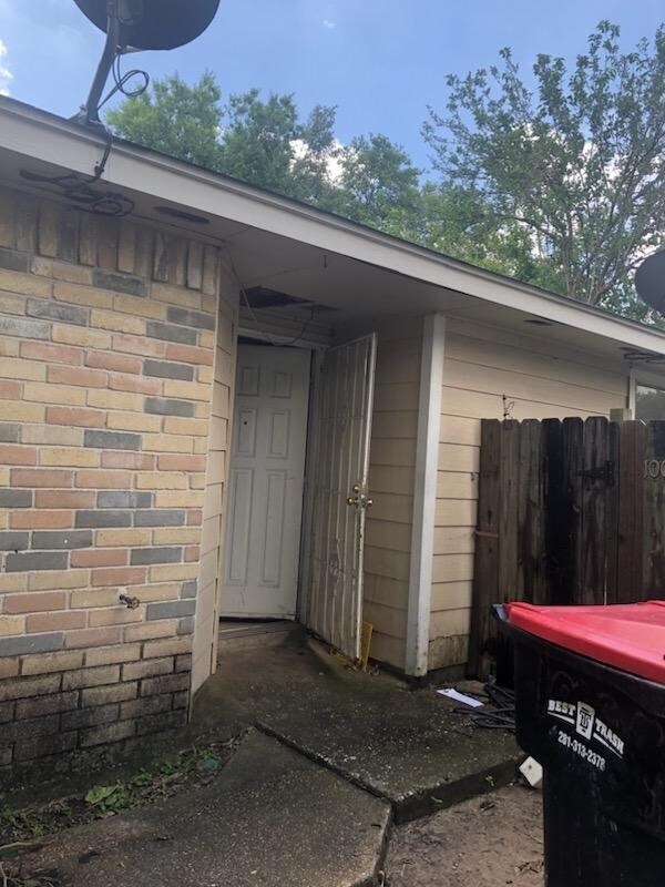 Building Photo - 10009 Rosbrook Dr
