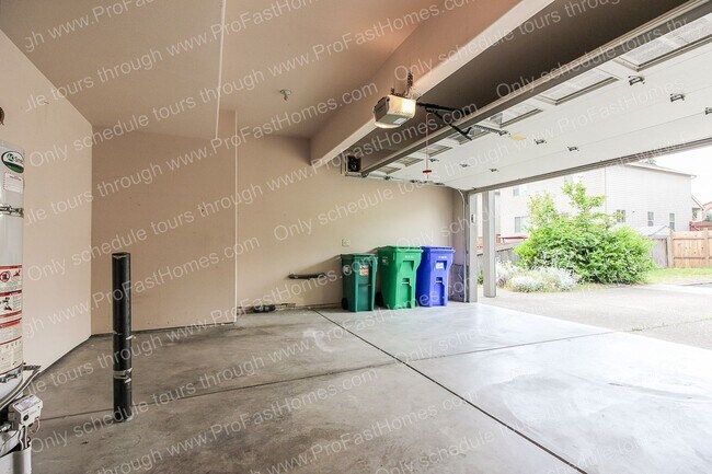 Building Photo - 13640 SE Madena Way