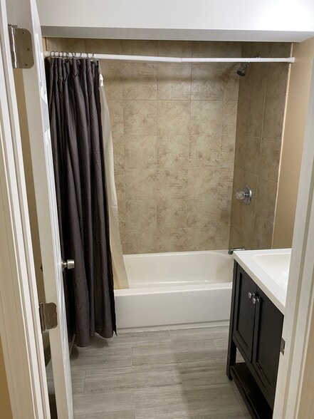 LL Bath - 1327 W Foster Ave
