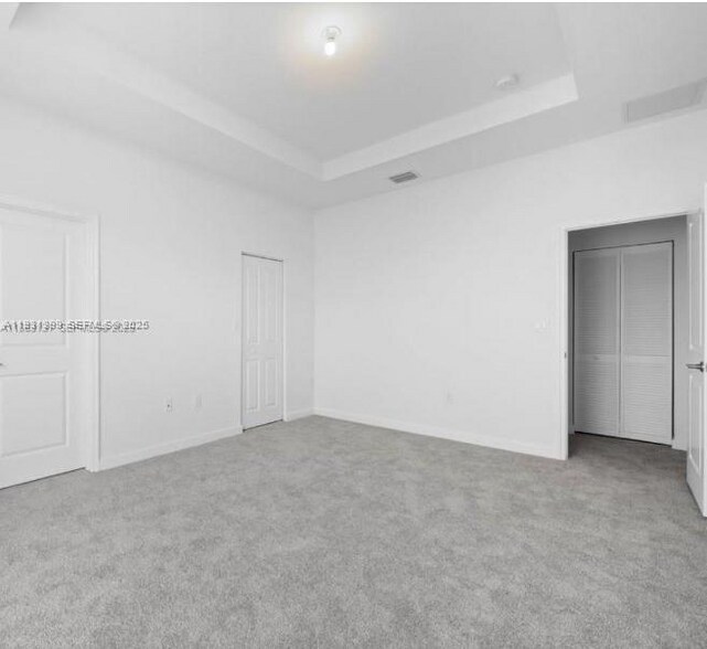 Building Photo - 701 SE 14th Ct