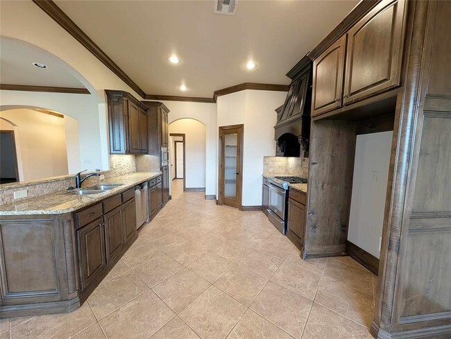 Building Photo - 6405 Bentwood Dr