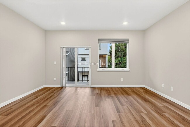 Building Photo - 3859 SE 92nd Ave