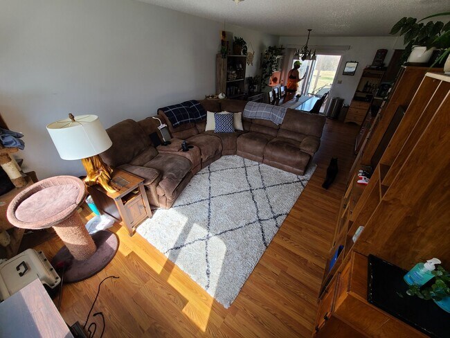 Building Photo - 2823/25 Shan Dr. Duplex