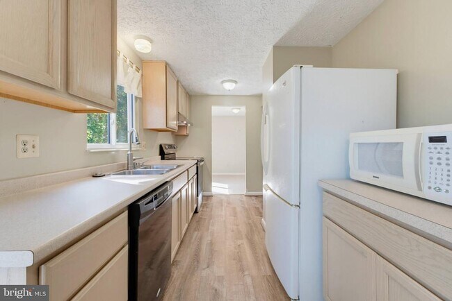 Building Photo - 8467 Magic Tree Ct