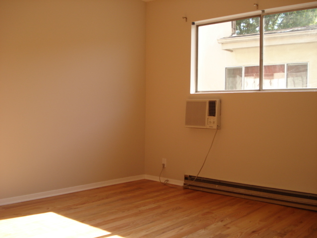Building Photo - 8664 Chalmers Dr
