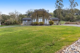 Building Photo - 9168 Eastside Rd