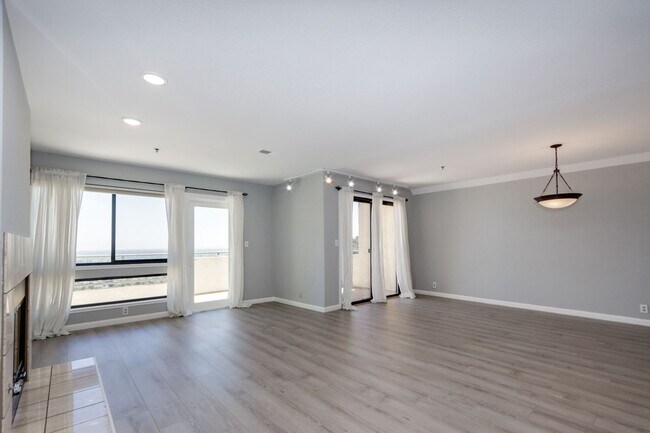 Building Photo - 432 Portofino Dr
