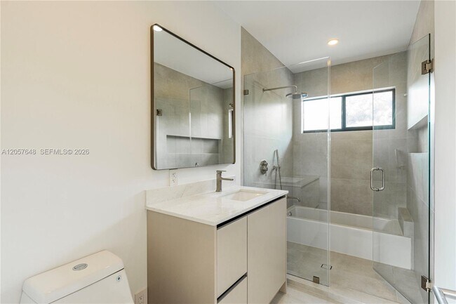 Building Photo - 925 Algaringo Ave