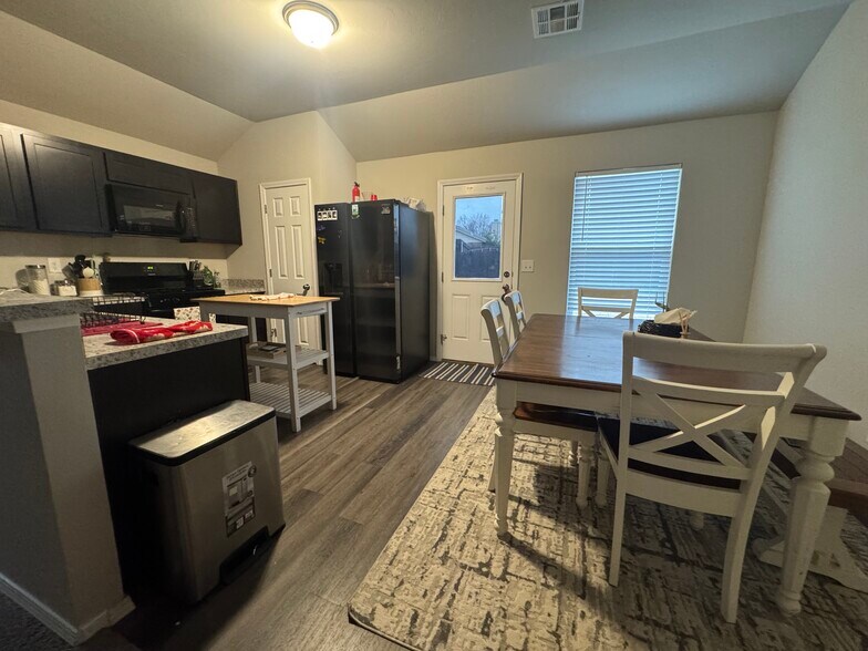 Building Photo - 1718 Carnley St