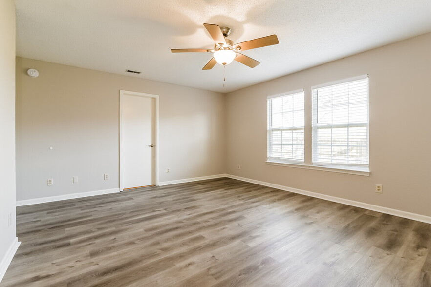 Building Photo - 2217 Westmere Dr