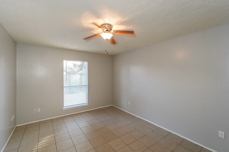 Building Photo - 7622 Millbrae Ln