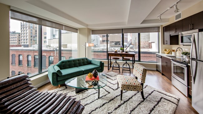 Building Photo - 696 Washington St