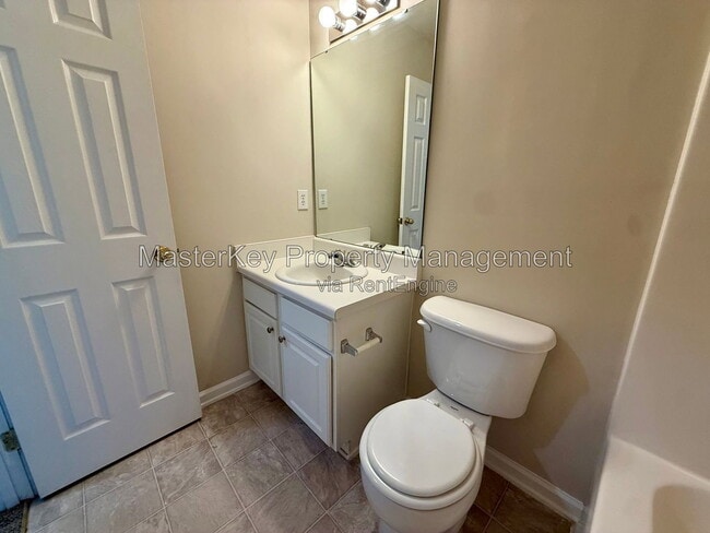 Building Photo - 414 Walnut Woods Dr